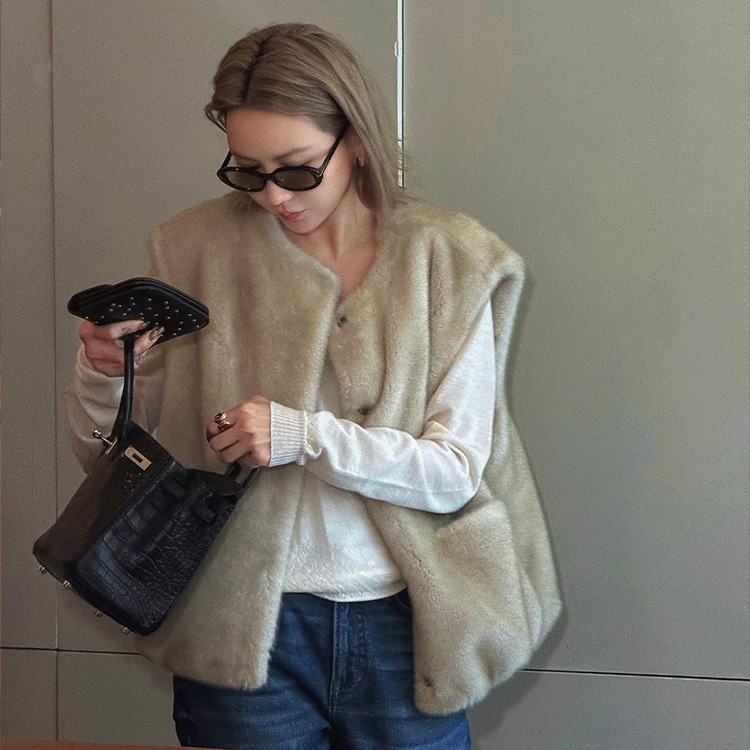 High-end minimalist faux mink eco-friendly fur vest for women, short style, round neck, fine plush, loose sleeveless, 2026 new model