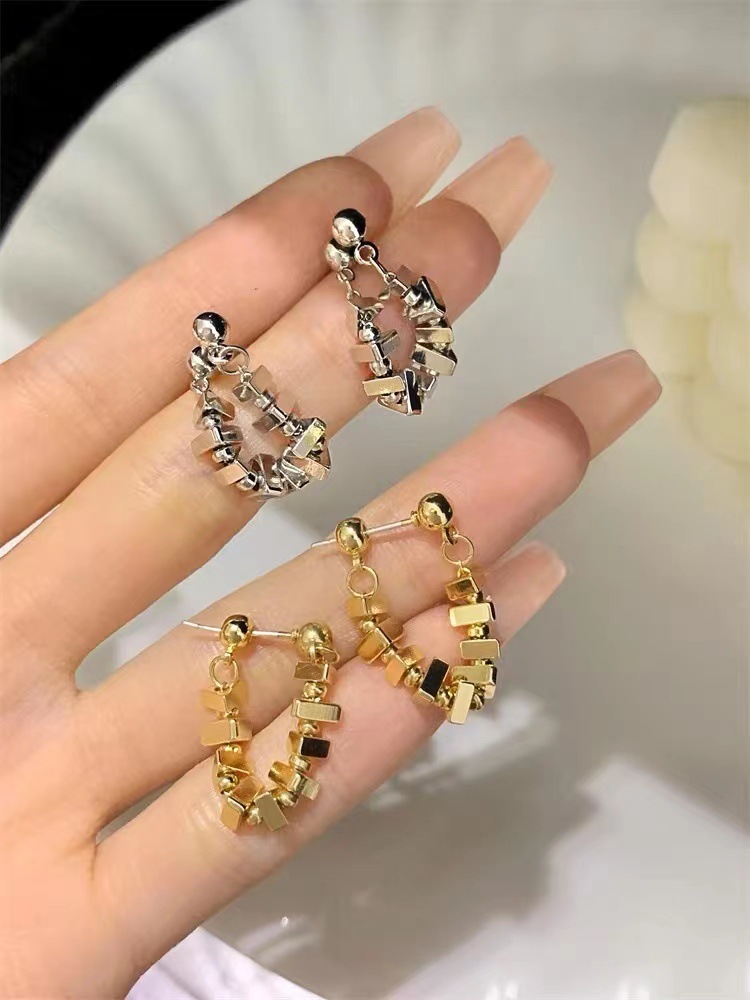 1 Pair Simple Style Commute U Shape Beaded Plating Chain Metal Earrings display picture 5