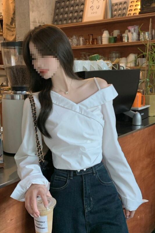 Korean Design Slanted Collar Off-Shoulder White Shirt for Women Early Autumn New Elegant Pleated Waist Shirt Short Top