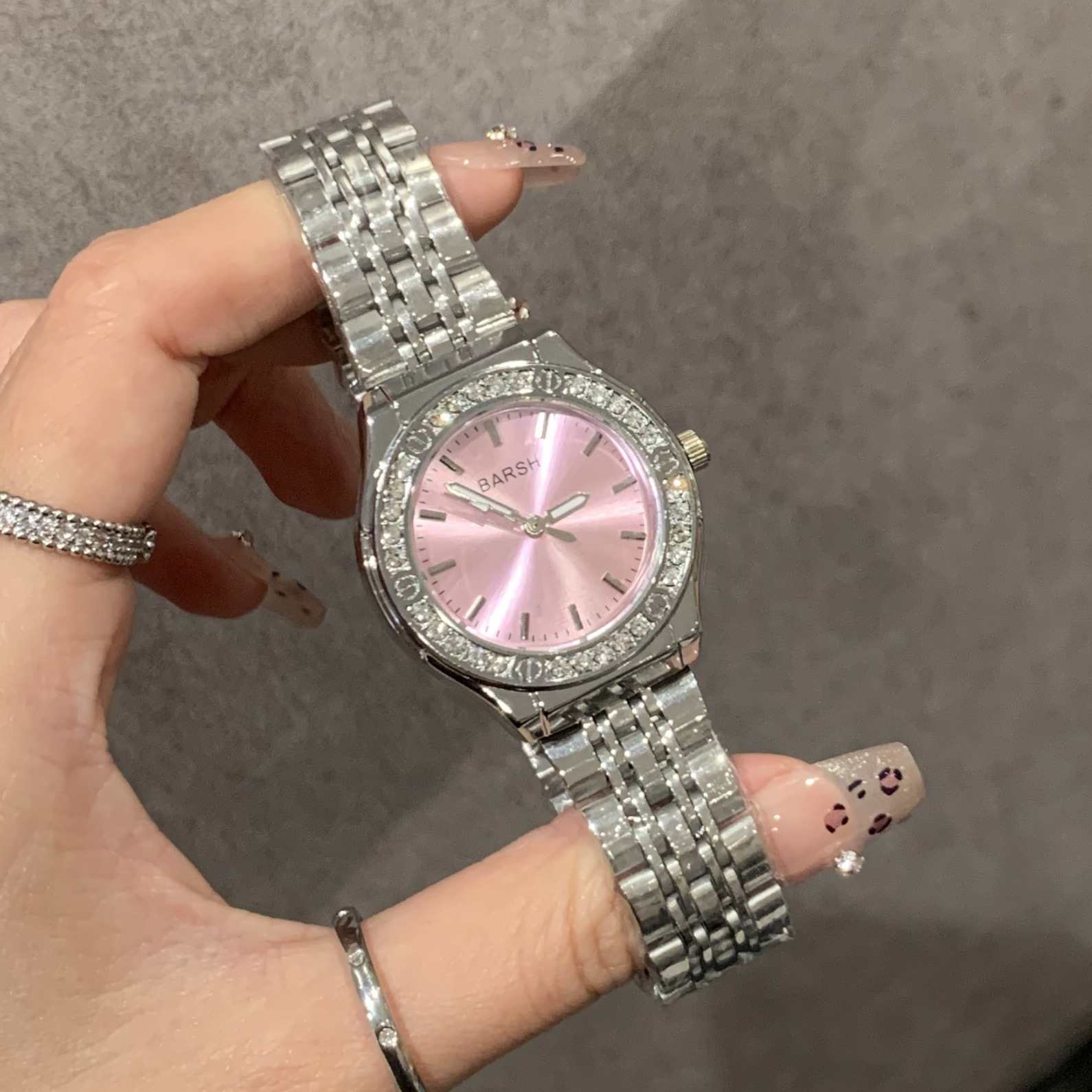 New Minimalist Elegant Lightweight Luxury Fashion Women's Watch with Diamond-Embedded Steel Band High-Grade Appearance Direct Factory Sales Hot-Selling Model