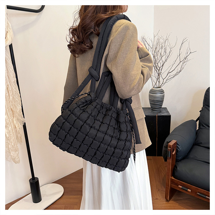 762g Weight Polyester Lining Material Sewing Thread Fashion Element Magnetic Buckle Closure Type Single Shoulder Strap Strap Type Tote Bag Bags Type Daily, Street, Shopping Occasion Nylon Material Solid Color Pattern Autumn&Winter Season Women's Gender Elegant, Classic Style Style Square Shape Medium Size Women's Medium Nylon Solid Color Elegant Classic Style Sewing Thread Square Magnetic Buckle Tote Bag 27