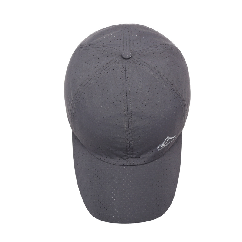 Zomerse zonbeschermende sneldrogende pet voor heren, geschikt voor buitenactiviteiten en reizen. Ademend, geperforeerd mesh met print van een bergtop. Baseballpet._voghion.com