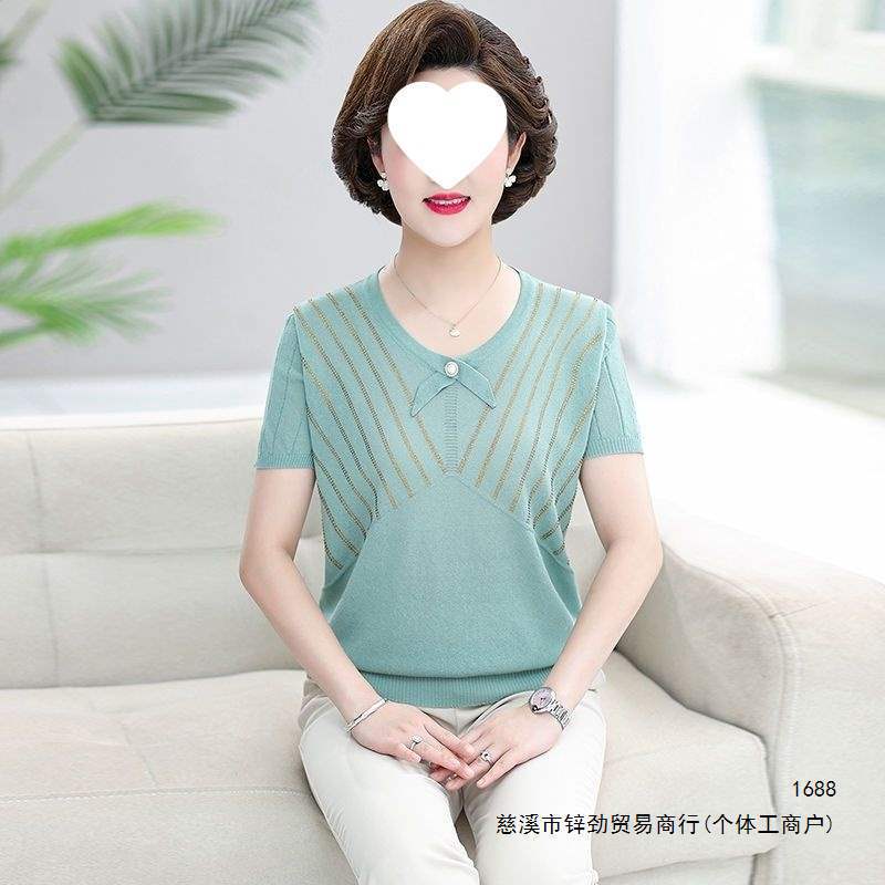 Mom's summer short-sleeve ice silk T-shirt, new style for middle-aged women, summer tops for middle-aged and elderly women, summer knitted mom's clothing