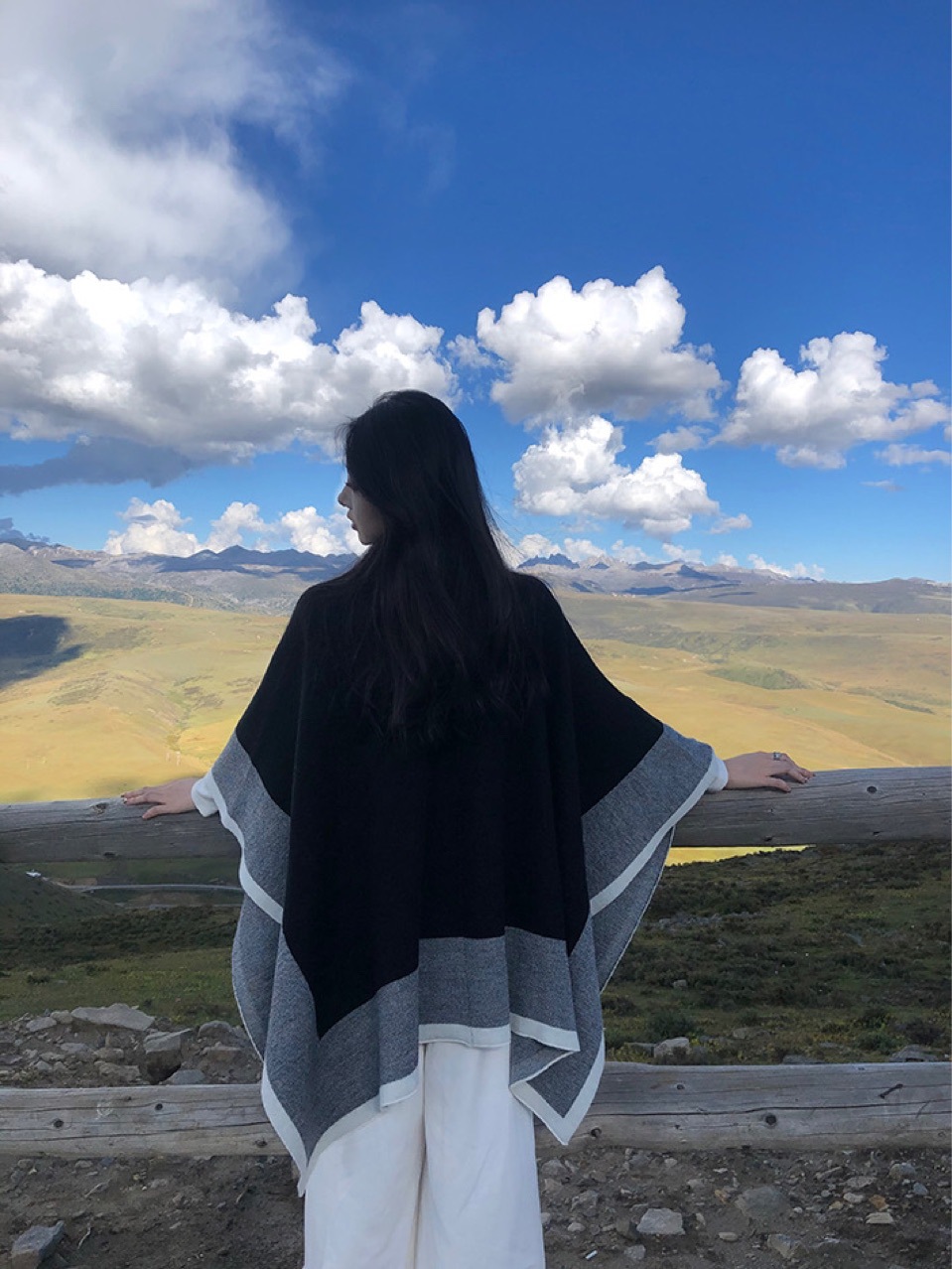 Completo elegante con sciarpa, cappotto, abito in maglia, due pezzi, gonna ampia per ragazze taglie forti_voghion.com