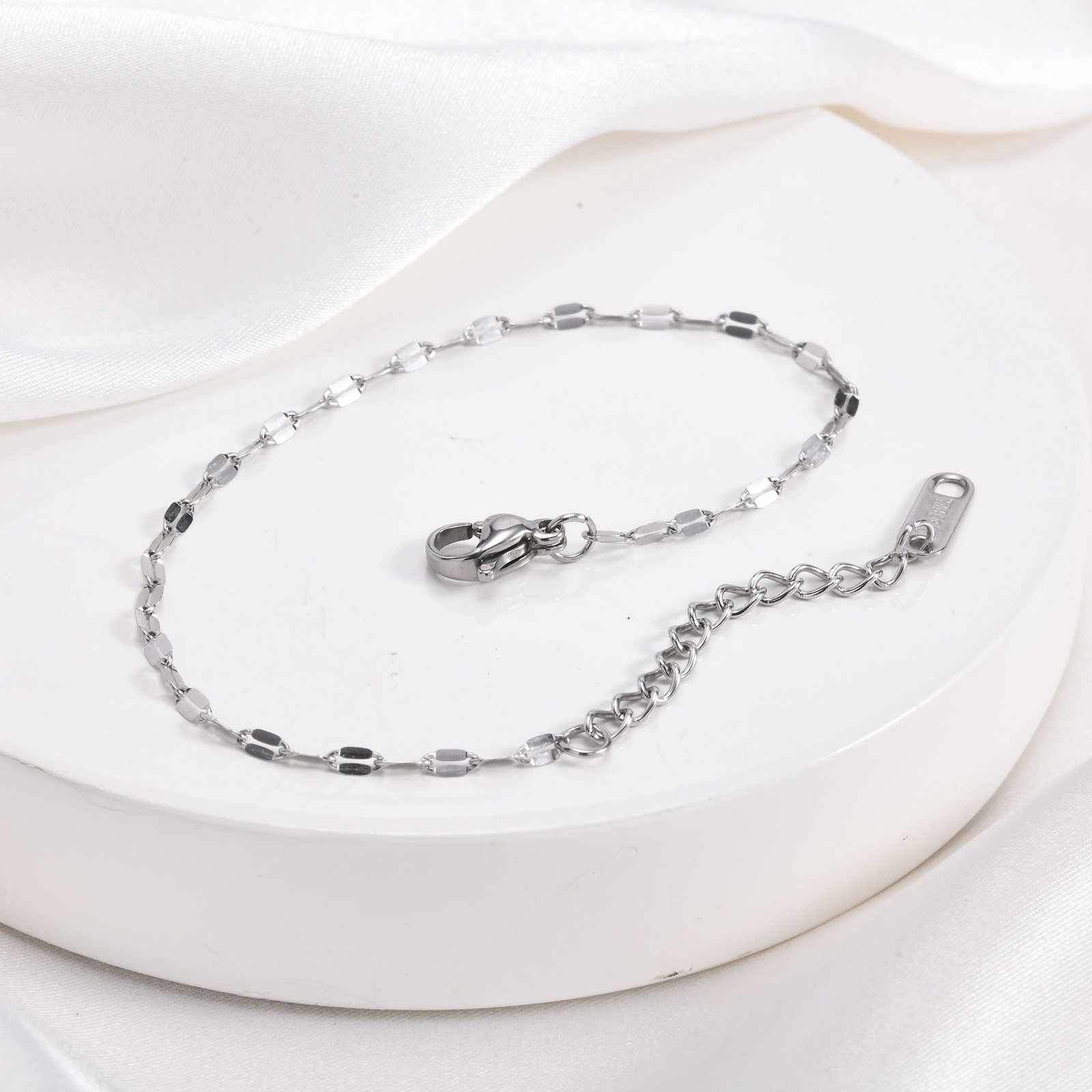 Titanium Steel Thin Lip Bracelet Simple Gold Chain Link Bracelet_voghion.com