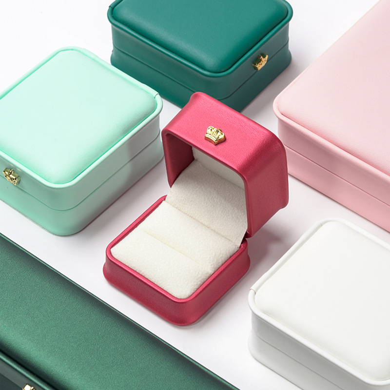 クラウンウエストpu革ジュエリーボックスリングピアスネックレスペンダントブレスレットジュエリーギフトボックス|undefined