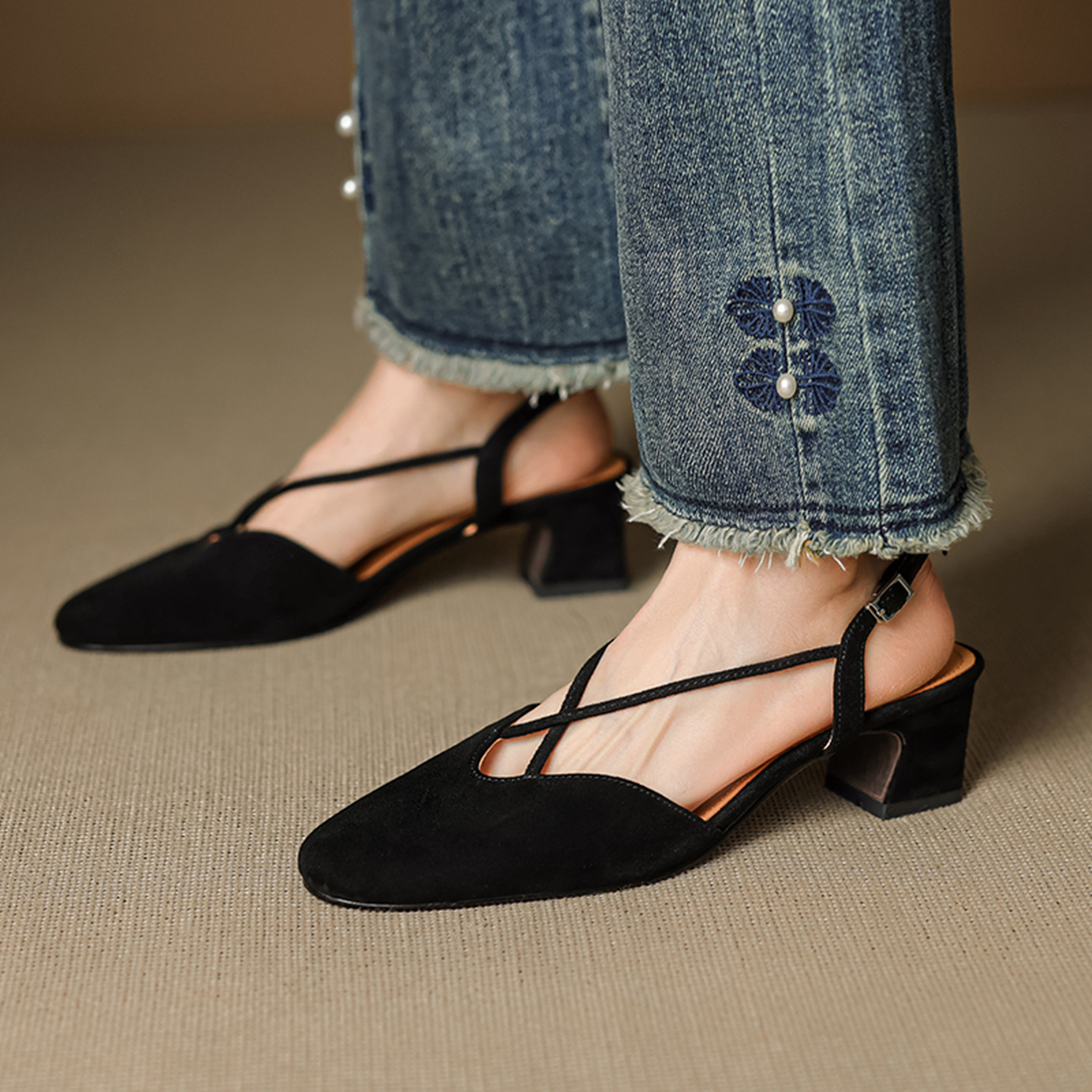 Sandal cao gót nữ mũi kín quai chéo buộc dây phong cách Hàn Quốc — đen