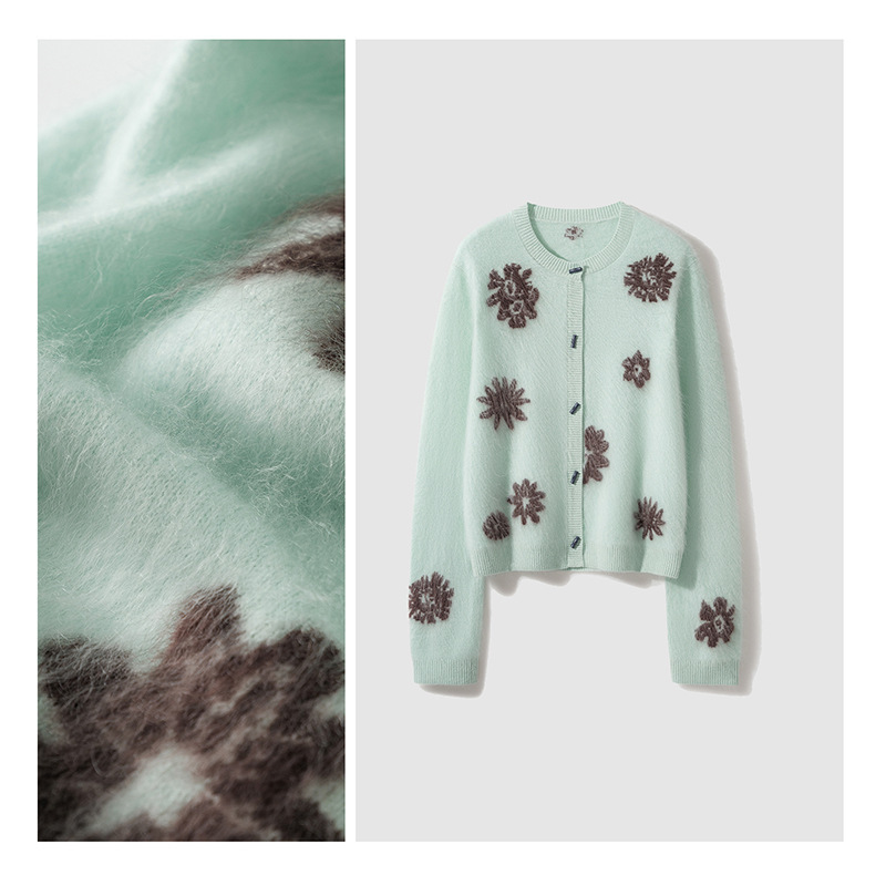 Ejia Tong Model (Consinee Aurora Series) Round Neck Brown Flower Embroidered Green Cashmere Cardigan for Women
