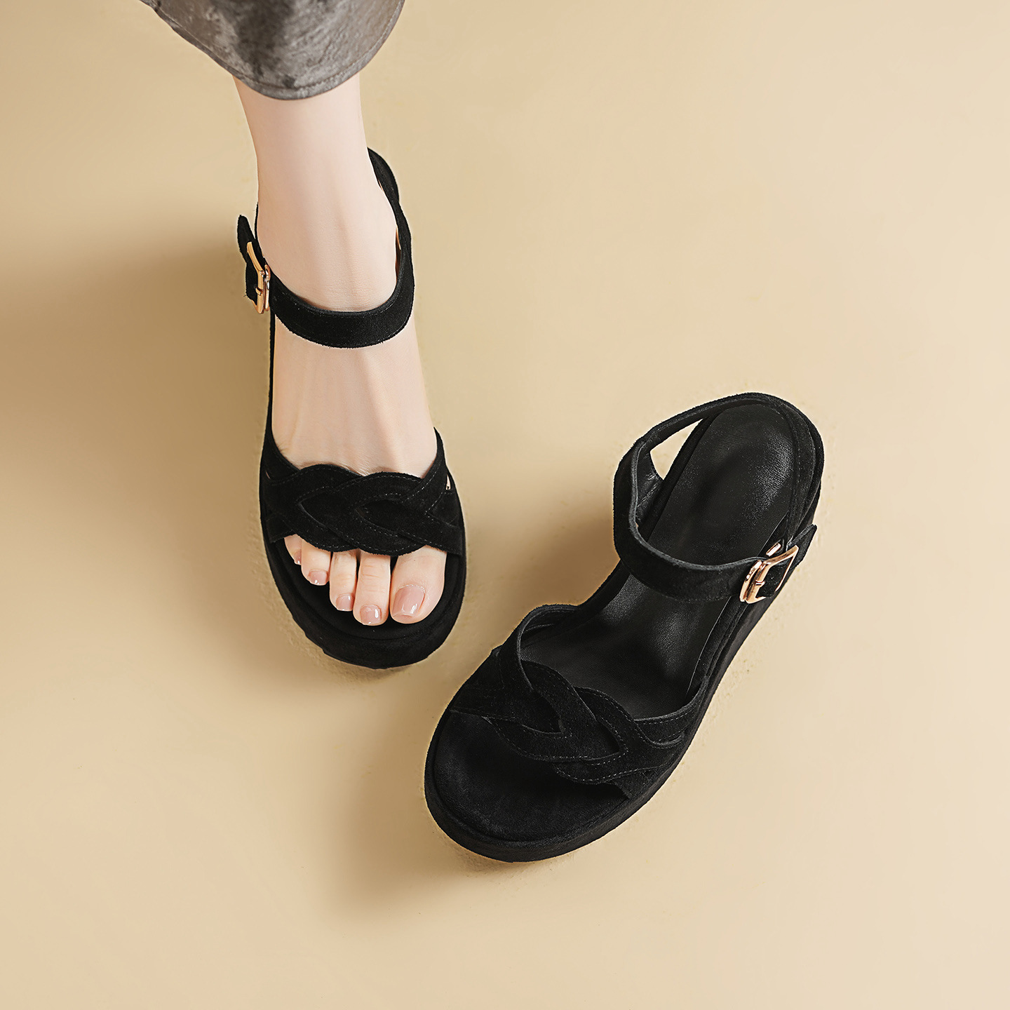 Sandal cao gót nữ hở mũi quai một chữ khóa, đế dày 10 cm, chất liệu da cừu lật dệt — đen