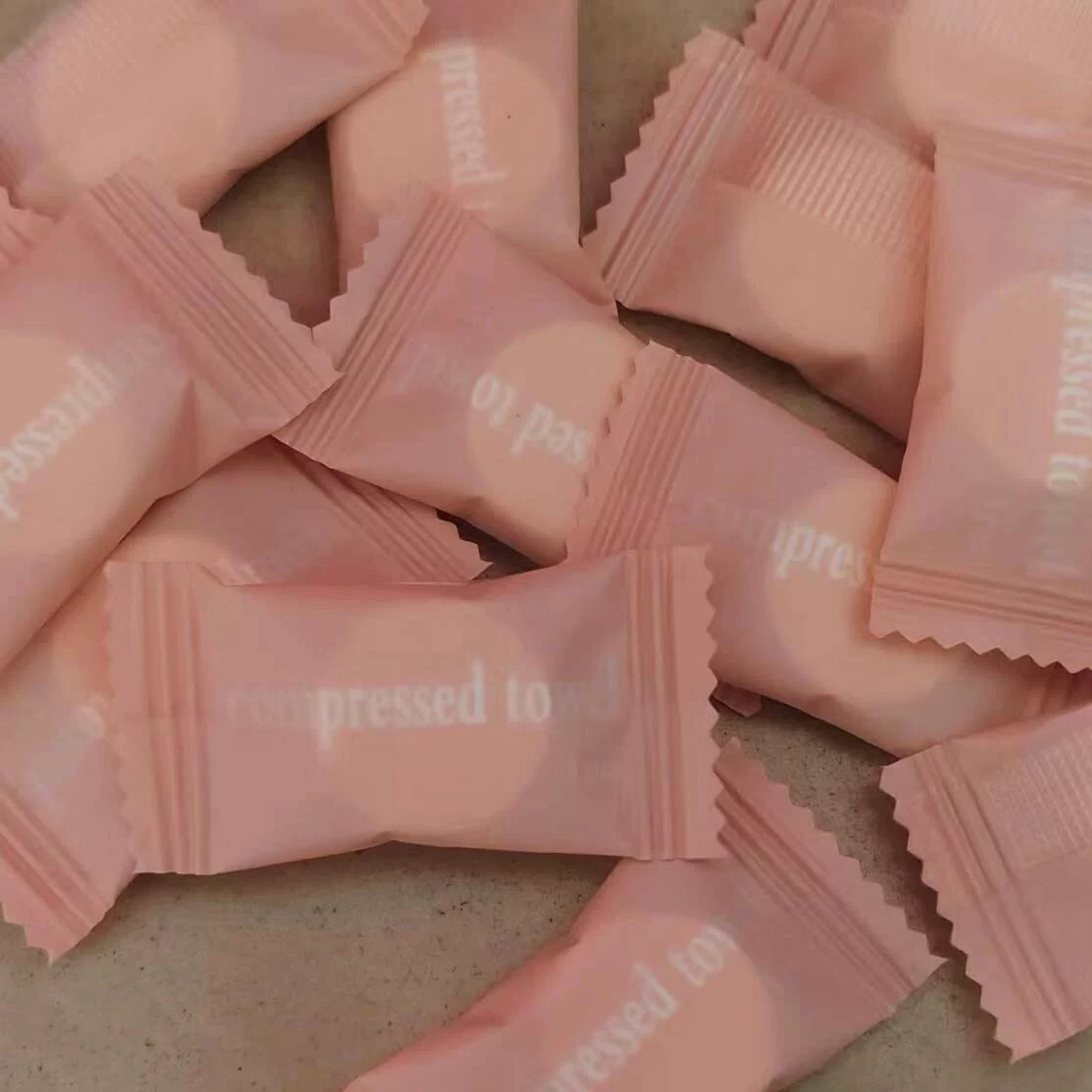 Английская упаковка Одноразовое сжатое полотенце Независимая упаковка хлопчатобумажное очищающее полотенце портативное путешествие сжатие для мытья лица