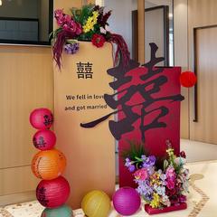 結婚部屋に婚約結婚迎賓ブランドの男女の寝室の客間kt板の背景壁の結婚式の装飾を配置する