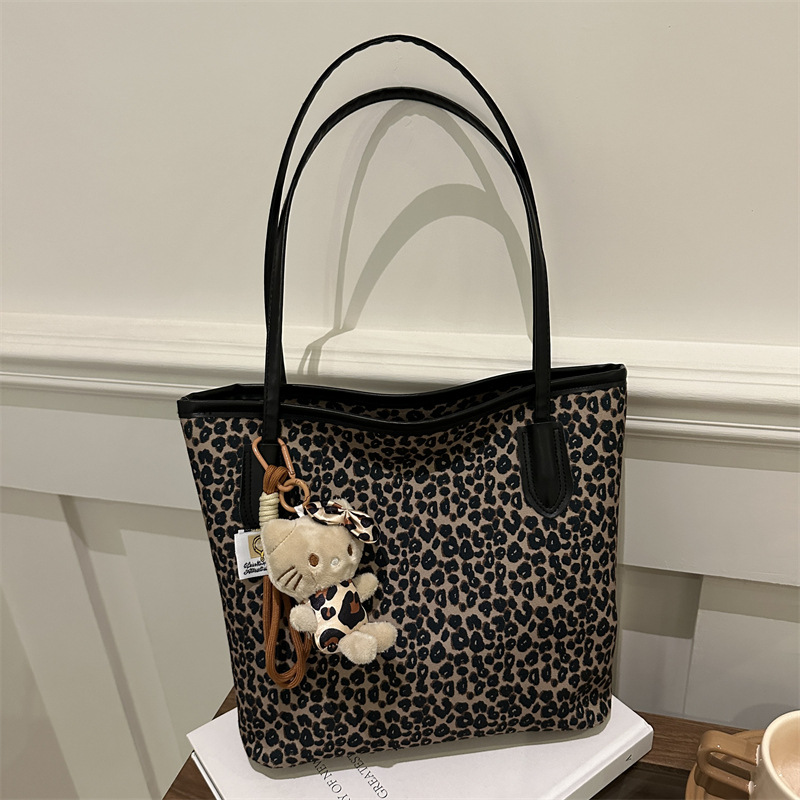 Bolso de viaje de gran capacidad en línea 2024 invierno nuevo versátil ins este año popular bolso de hombro bolso especial