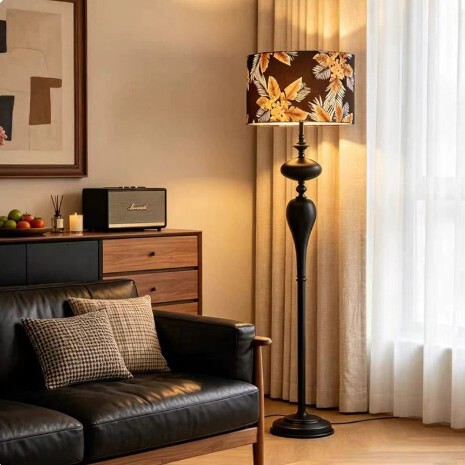 French-style vintage living room floor lamp, solid wood retro standing lamp with a high-end ambiance, integrated with a shelf next to the sofa French-style vintage living room floor lamp, solid wood retro standing lamp with a high-end ambiance, integrated with a shelf next to the sofa