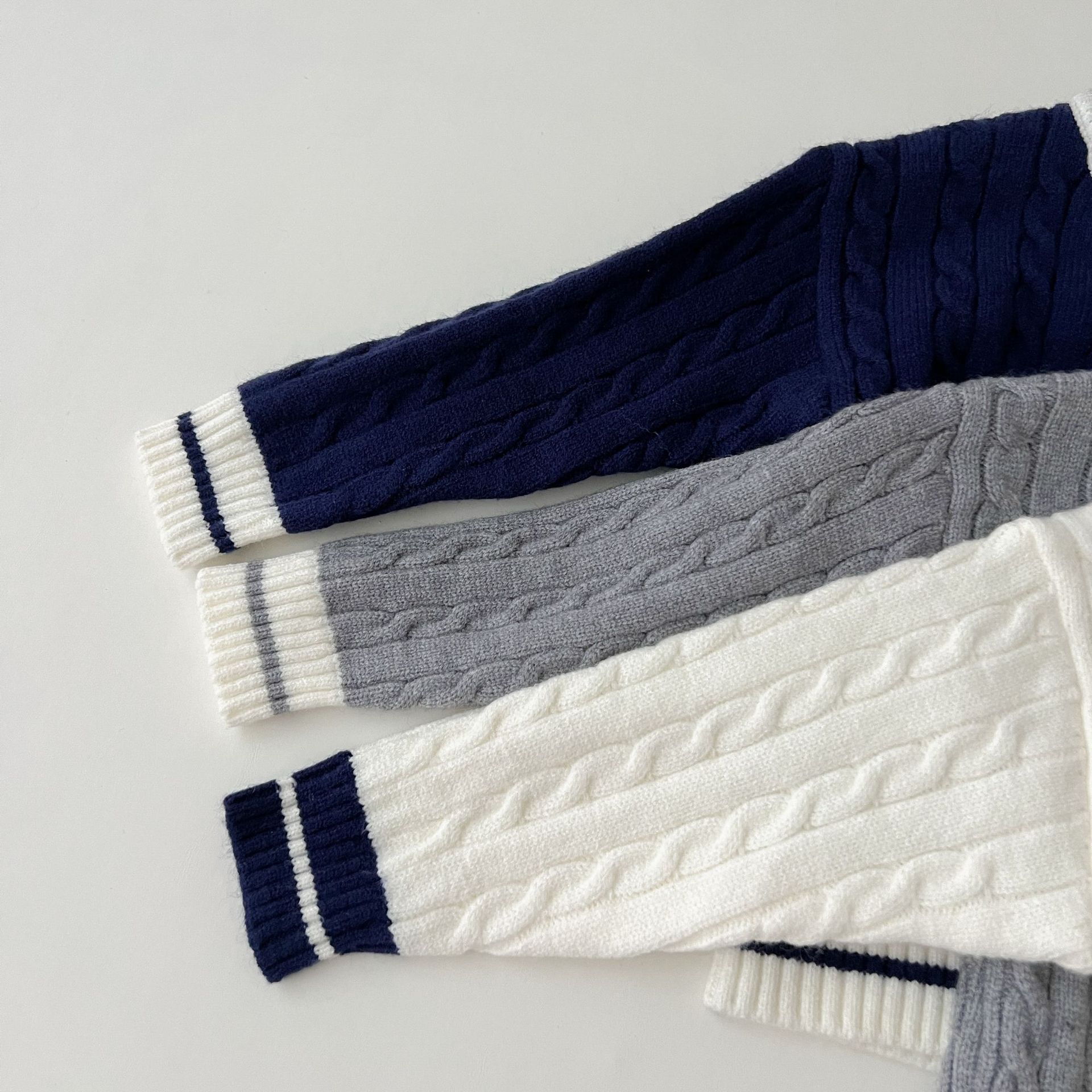 Children's Korean version cardigan 2024 children's clothing new product girls' knitted baby striped round neck jacket_voghion.com