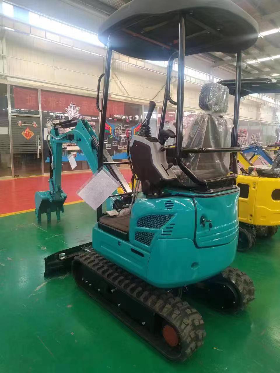 微挖小型挖掘机家用果园挖土机农用大棚小勾机多功能室内挖机破碎