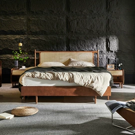 木质工艺品;餐桌;实木床