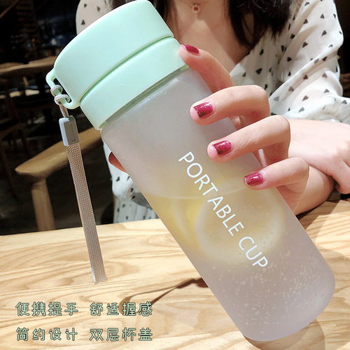高颜值便携式随手杯男士女生大容量带盖透明学生运动喝水塑料杯子