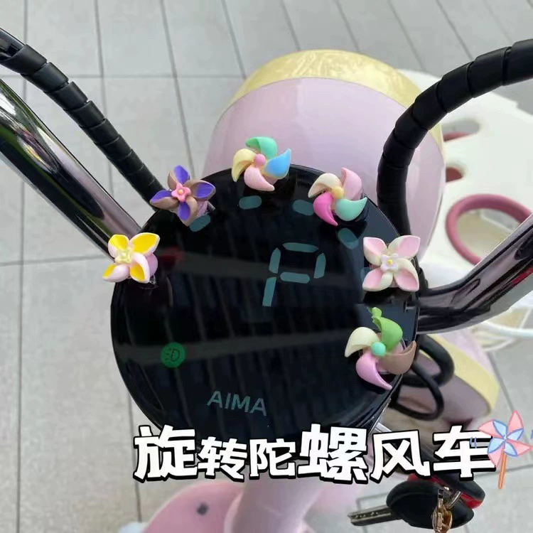 Вращающаяся маленькая ветряная мельница дисплей декоративная наклейка для электромобиля гироскопа декоративная наклейка для центральной консоли