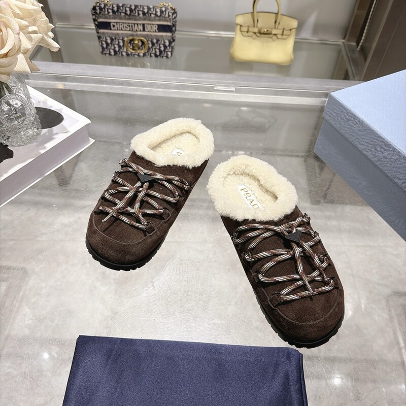 Women's Birkenstock-style thick-soled shoes, 2026 new autumn and winter suede small potato strap plush warm cotton shoes, closed-toe mules Women's Birkenstock-style thick-soled shoes, 2026 new autumn and winter suede small potato strap plush warm cotton shoes, closed-toe mules