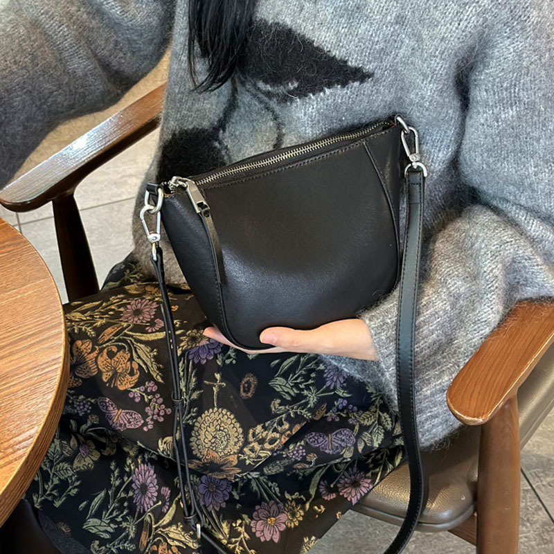 2026 Spring New Genuine Leather Shoulder Bag For Women, Versatile High-End Niche Small Cowhide Crossbody Bag - Thumbnail 2