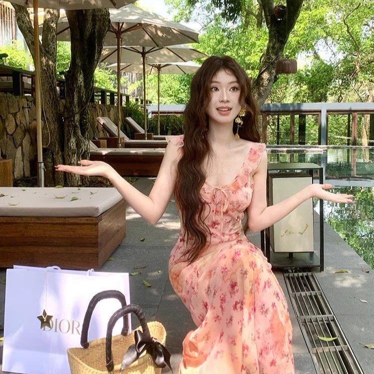 Pink floral print camisole dress for women, new summer French-style long dress, vintage waist-cinching slimming vacation dress with an elegant vibe