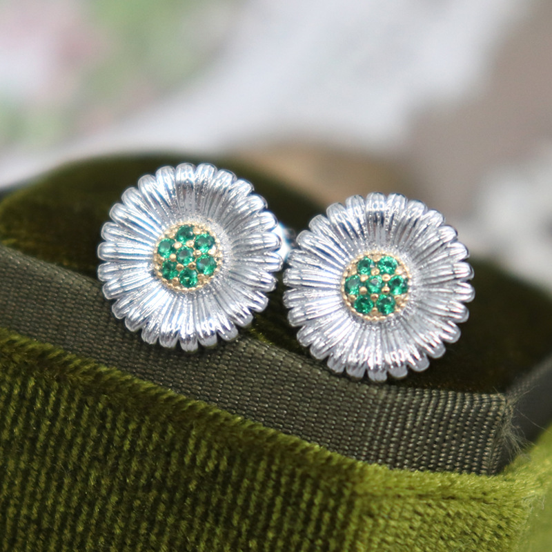 意大利精工拉丝工艺三朵小雏菊耳钉 银色花朵锆石饰品高级感厂家