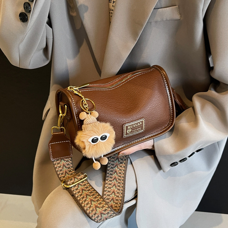 Boston Bag 2025 Fashion New Retro Versatile Crossbody Bag Popular Wide Shoulder Small Bag Pillow Bag for Women