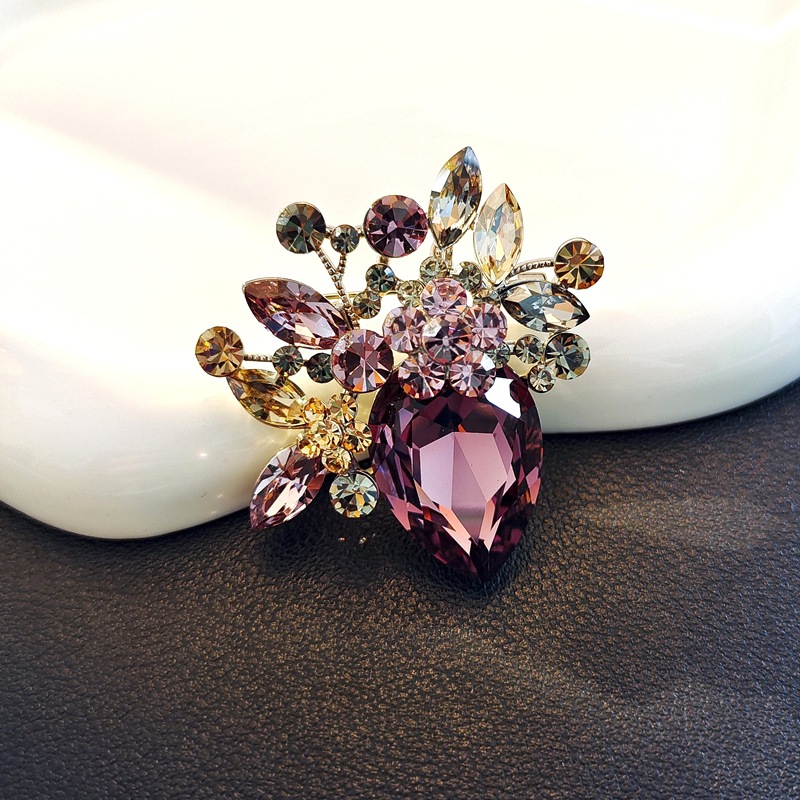 Elegante spilla a fiore in cristallo per donna accessorio giacca_voghion.com