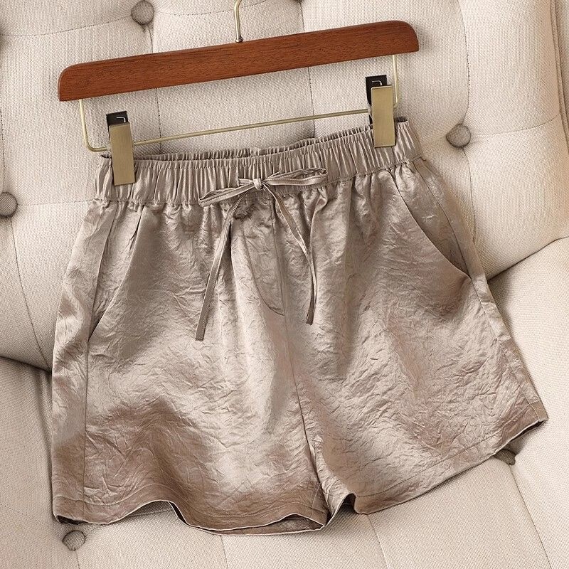 In the Hot Summer Days, You Can Wear Ice-Feel Acetate Black Shorts for Women, Which Are Thin and Luxurious, Slimming Wide-Leg Pants, and Hot Pants