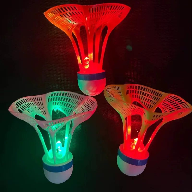 Светящийся badminton на свежем воздухе ветроустойчивый и эластичный пластичный тренировочный мяч, не может быть плохим ночью. Высокоэластичный ветронепроницаемый и высокоэластичный ветроустойчивый
