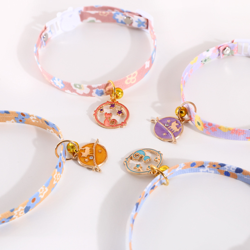 Collar de mascotas ajustable botón de seguridad campana gatos perros estrella gatos flores margarita colgante accesorios collares