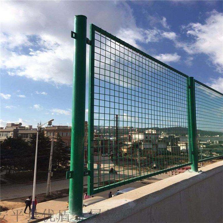 花园护栏网框架网养殖小区围栏防护网防护桩加工体育围网