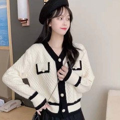 Xiaoxiangfeng ニットセーター女性の 2025 春と秋の新コントラストカラーカーディガンジャケットカジュアル気質 V ネックトップトレンディ