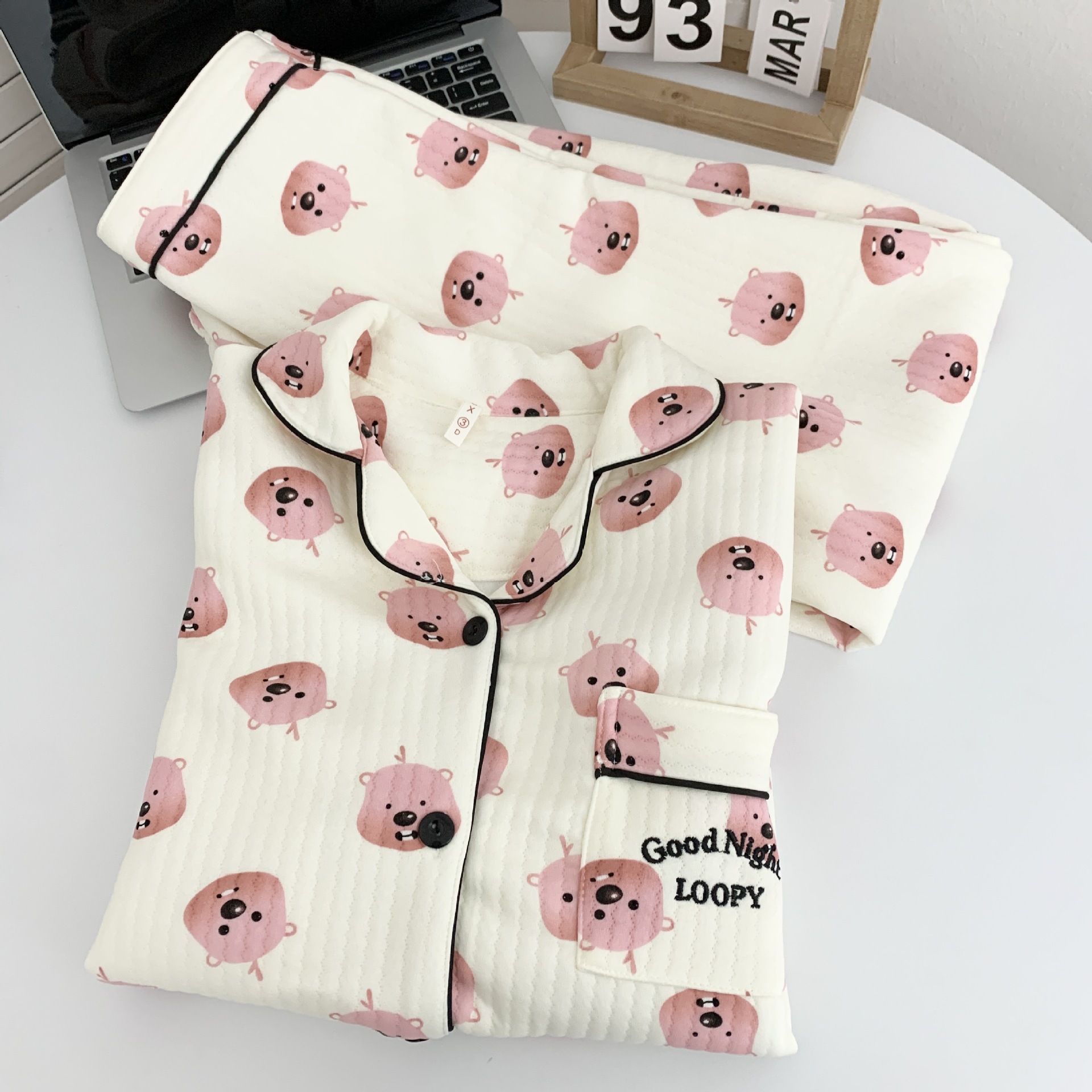 Lápices japoneses pequeños nuevos pijamas de algodón de aire primavera / otoño / invierno mezclado lindo cálido dibujos animados conjunto de ropa para el hogar