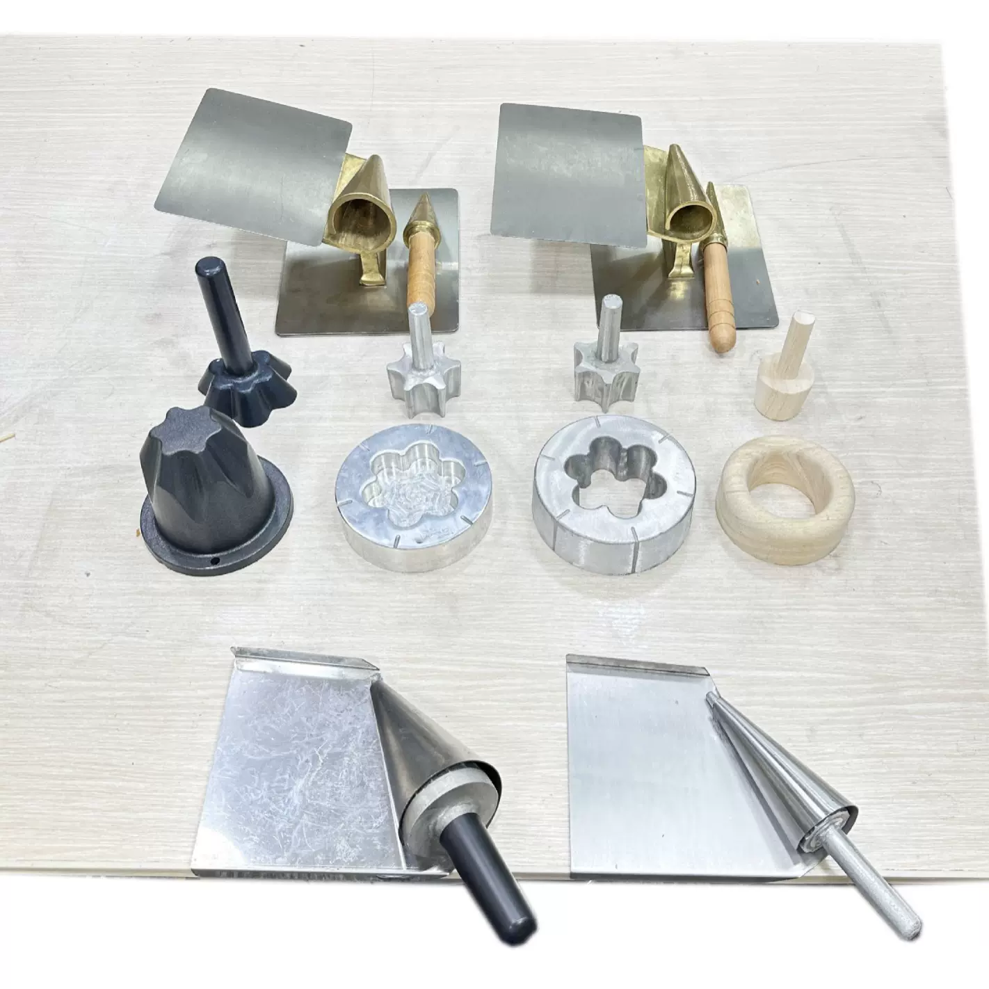 跨境商用冰淇淋卷筒工具铸铝大圆锥形快速定形雪糕皮蛋卷筒模具