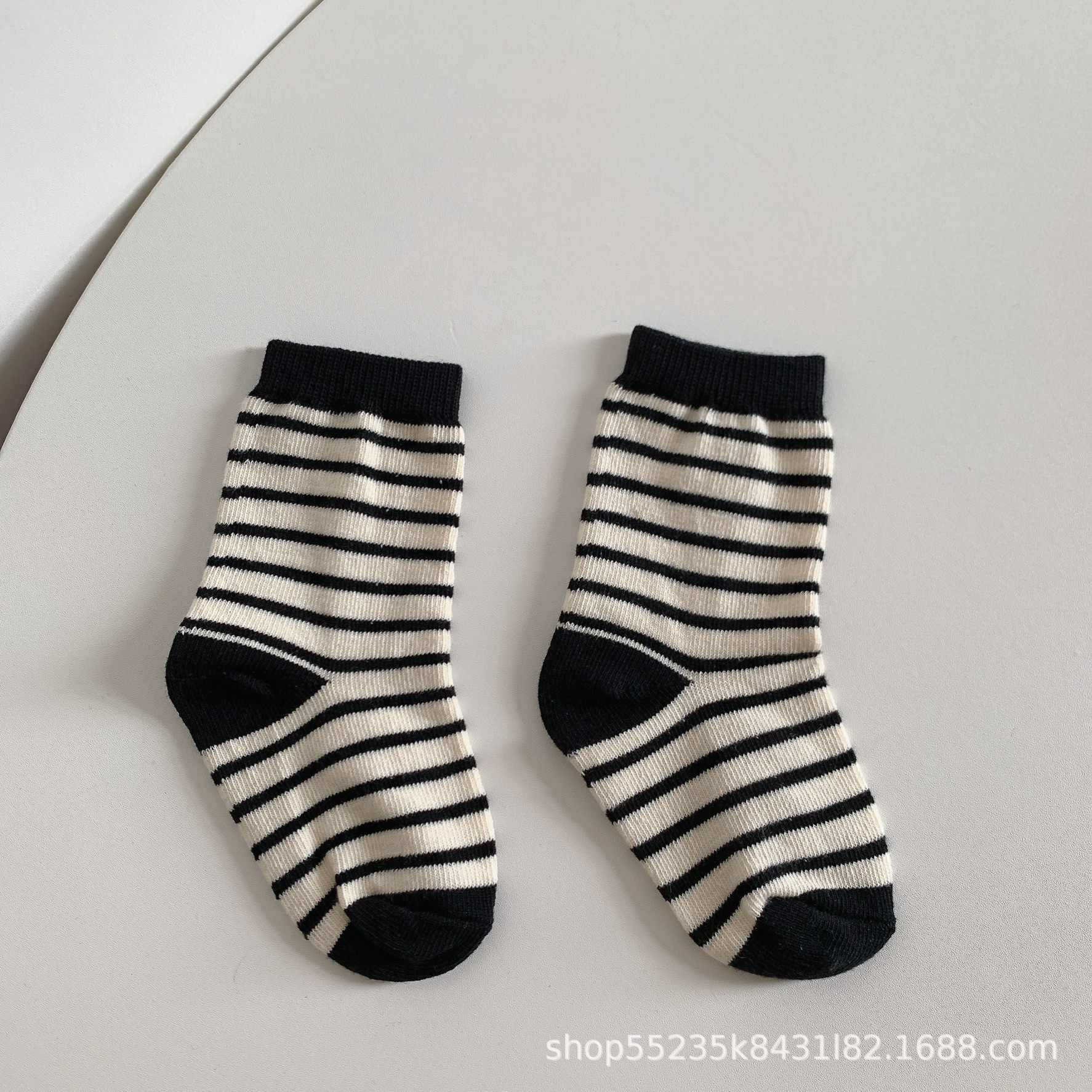 2023 nuevos calcetines de bebé calcetines de algodón de primavera y otoño engrosados calcetines de otoño e invierno para niños calcetines de moda versátiles calcetines de bebé a media pierna