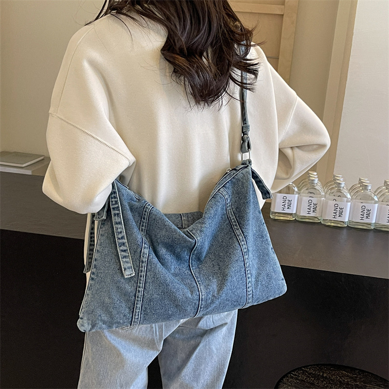 Bolso de mezclilla para mujer 2024 nuevo bolso de hombro casual de viaje de gran capacidad bolso de mensajero de clase al por mayor