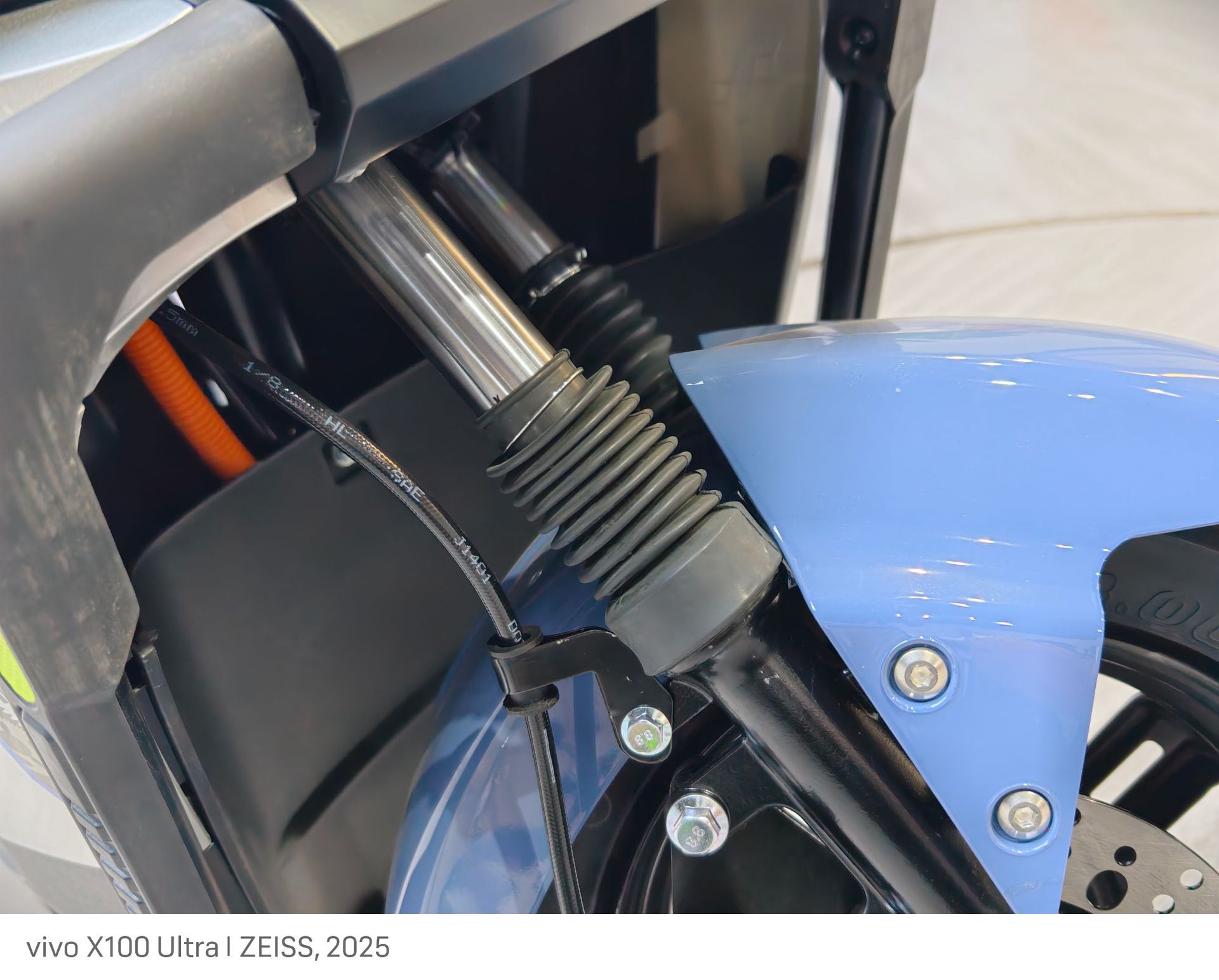 Cross-Border Export of Cangqiong Electric Motorcycles, Commuter Electric Scooters, Electric Vehicles with Long Range and High Power for Delivery Services