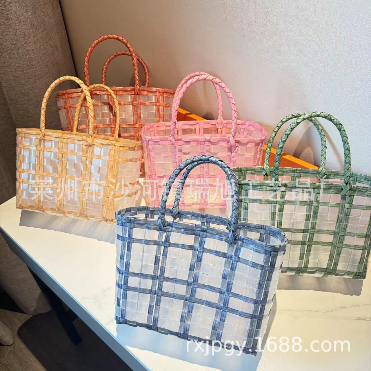 Handheld purse