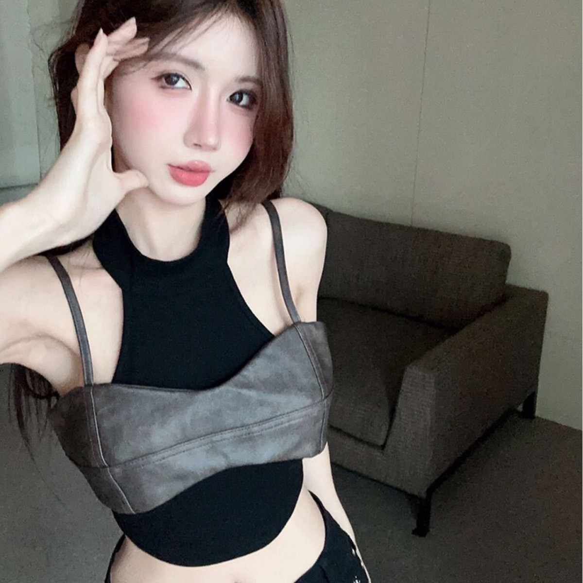 8505#2024 Fall/Winter New Women's Spice Girls Fake Two-piece Beautiful Back Hanging Neck Navel Sling Sleeveless Sling Vest