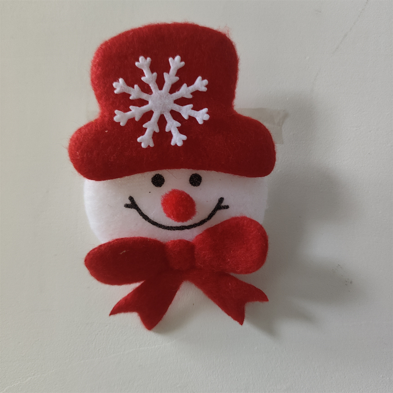 Papá Noel accesorios de muñeco de nieve de dibujos animados Cute alce calcetines sombreros accesorios de decoración accesorios de broche DIY