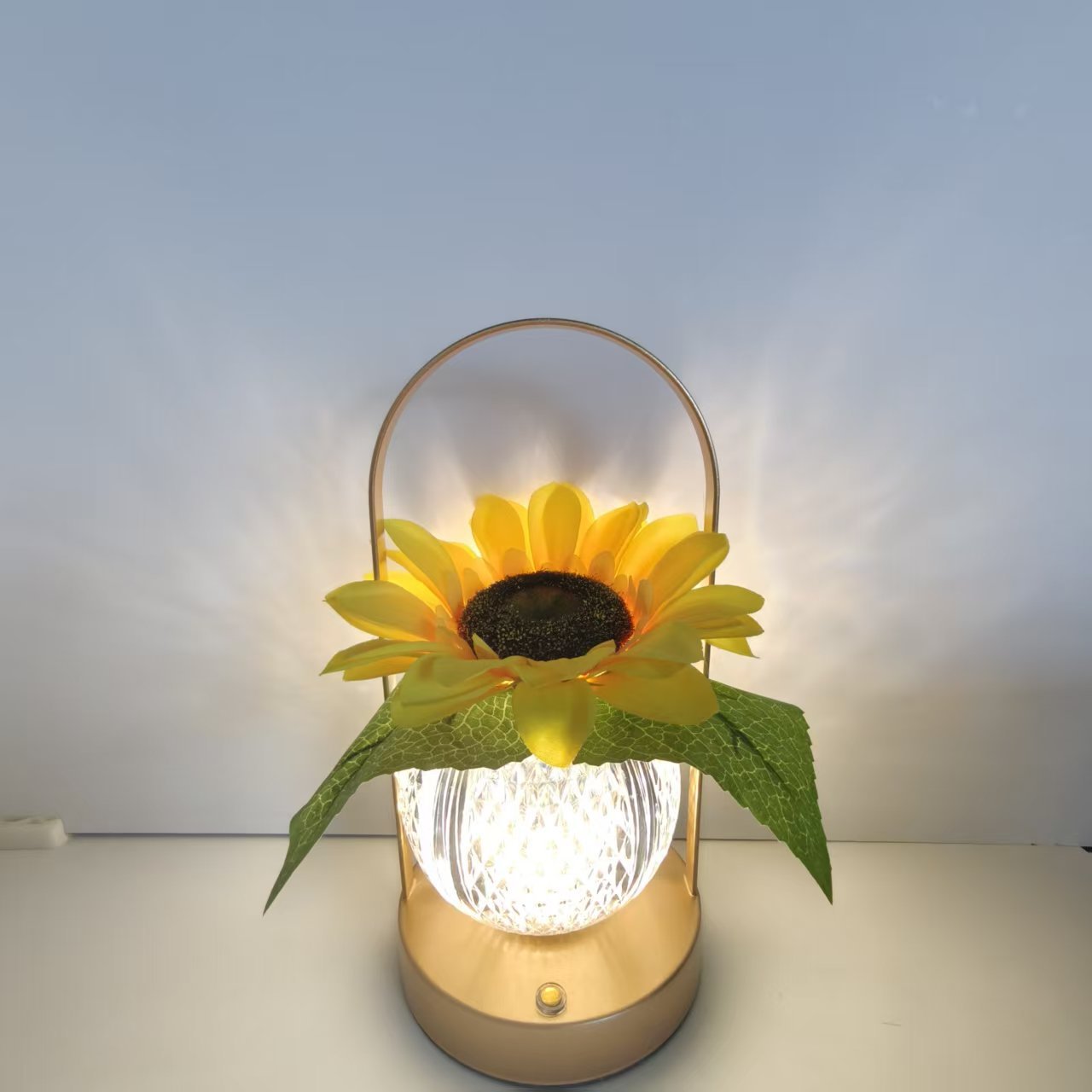 New cross-border sunflower USB rechargeable LED night light, energy-saving decorative ornament, holiday gift.