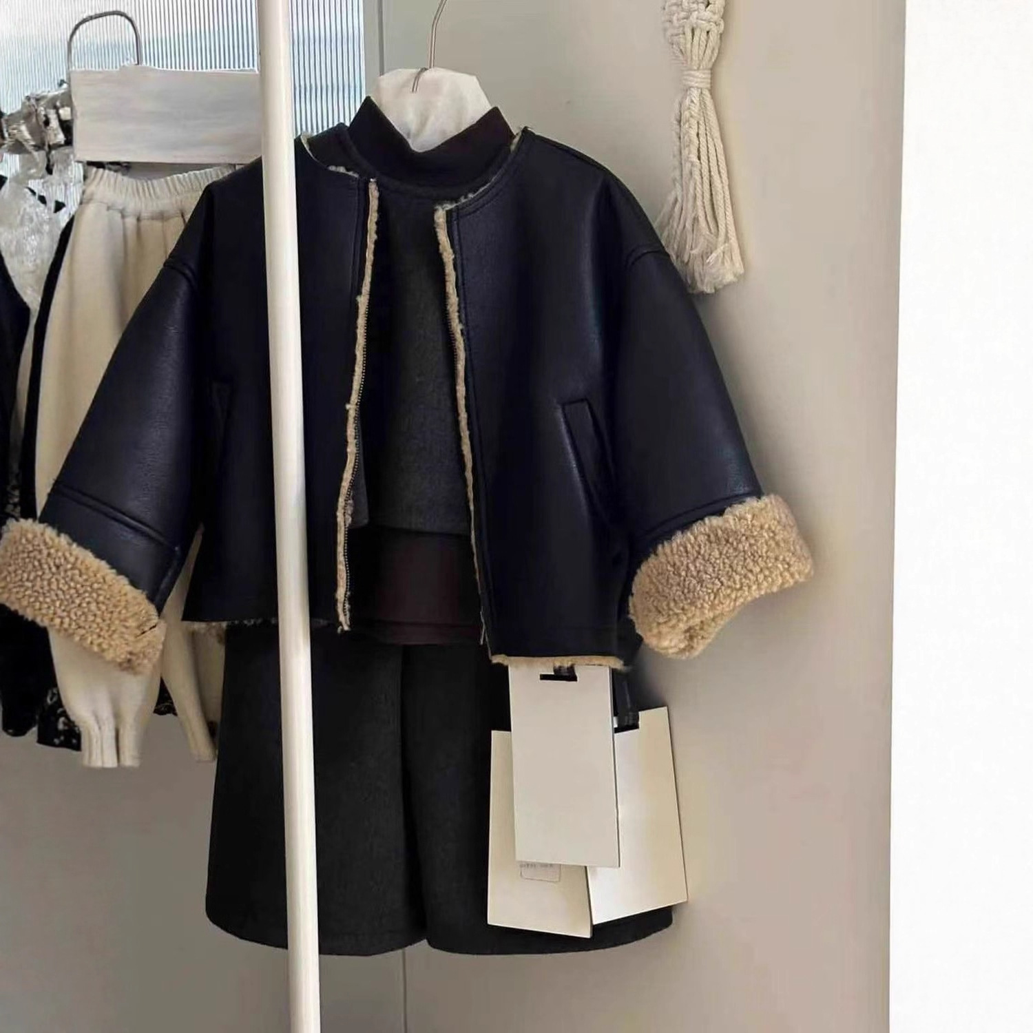 Chaqueta de niñas para niños primavera y otoño 2025 nuevo bebé femenino enorme hermoso negro chaqueta de vestir