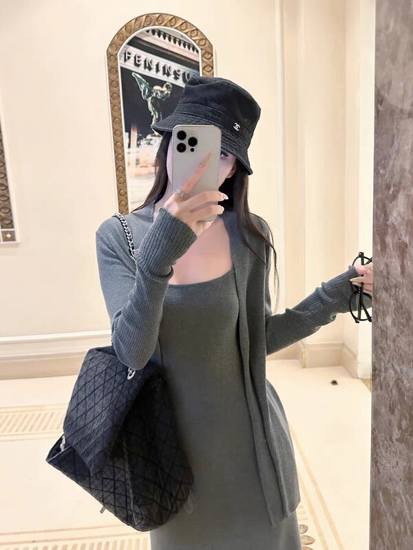 秋上新松弛美女 羊毛针织开衫吊带长裙套组|undefined