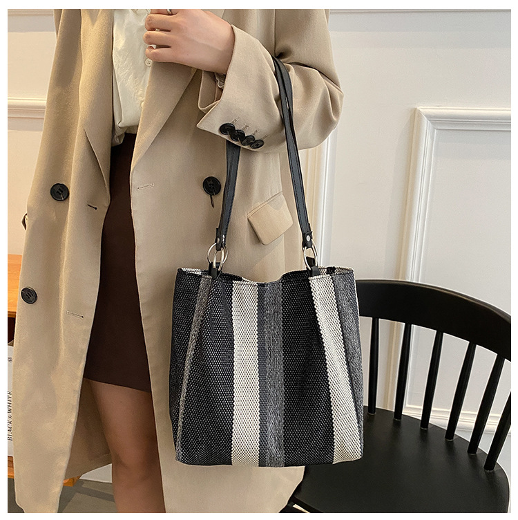 202g Weight Polyester Lining Material Zipper Closure Type Single Shoulder Strap Strap Type Tote Bag Bags Type Casual Occasion Canvas Material Solid Color Pattern All Seasons Season Women's Gender Streetwear Style Square Shape White, Black Color Small Size Small Canvas Streetwear Tote Bag 16