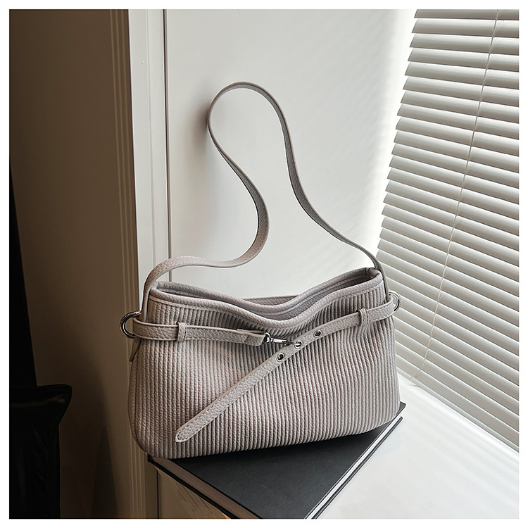 Large-capacity women's summer 2025 new fashion crossbody bag, Korean-style casual single-shoulder armpit commuting bag for work undefined