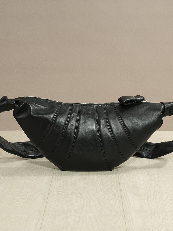 シープスキン新しくアップグレードされたレザークロワッサンバッグ第一層本革ショルダーバッグクロスボディバッグ