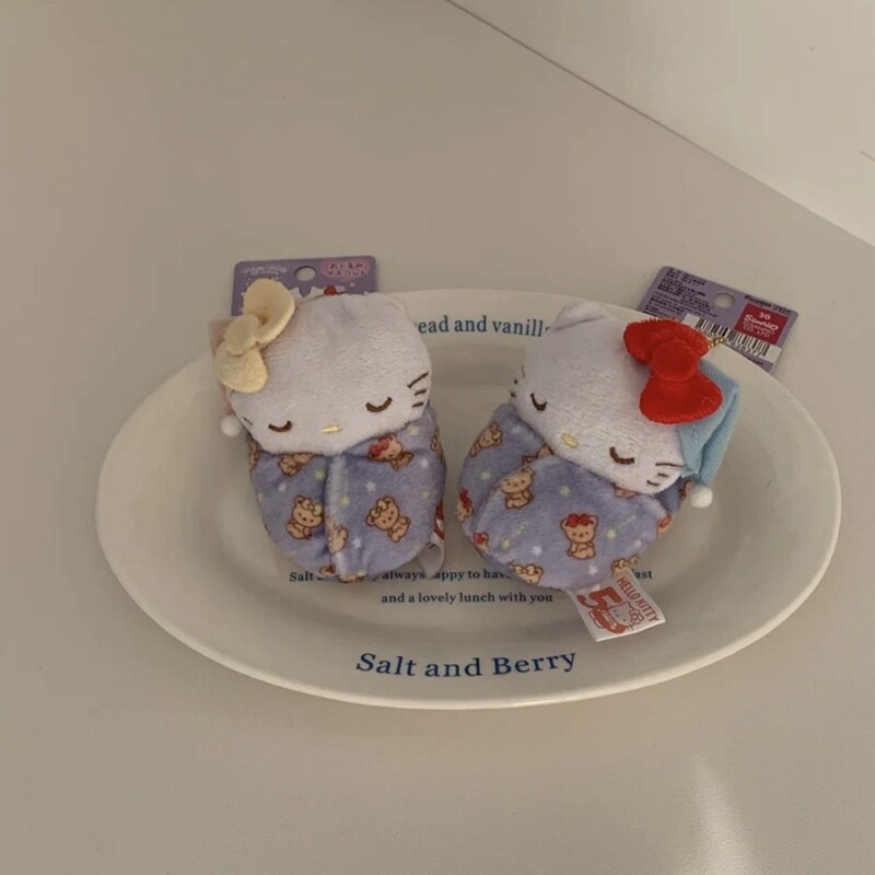 かわいい hellokty 50 周年記念おくるみバッグペンダント人形ベビー kt 猫宝団子ベビーぬいぐるみペンダント|undefined