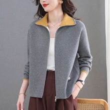 秋冬翻领针织开衫女2025新款大码撞色翻领上衣妈妈装拉链毛衣外套