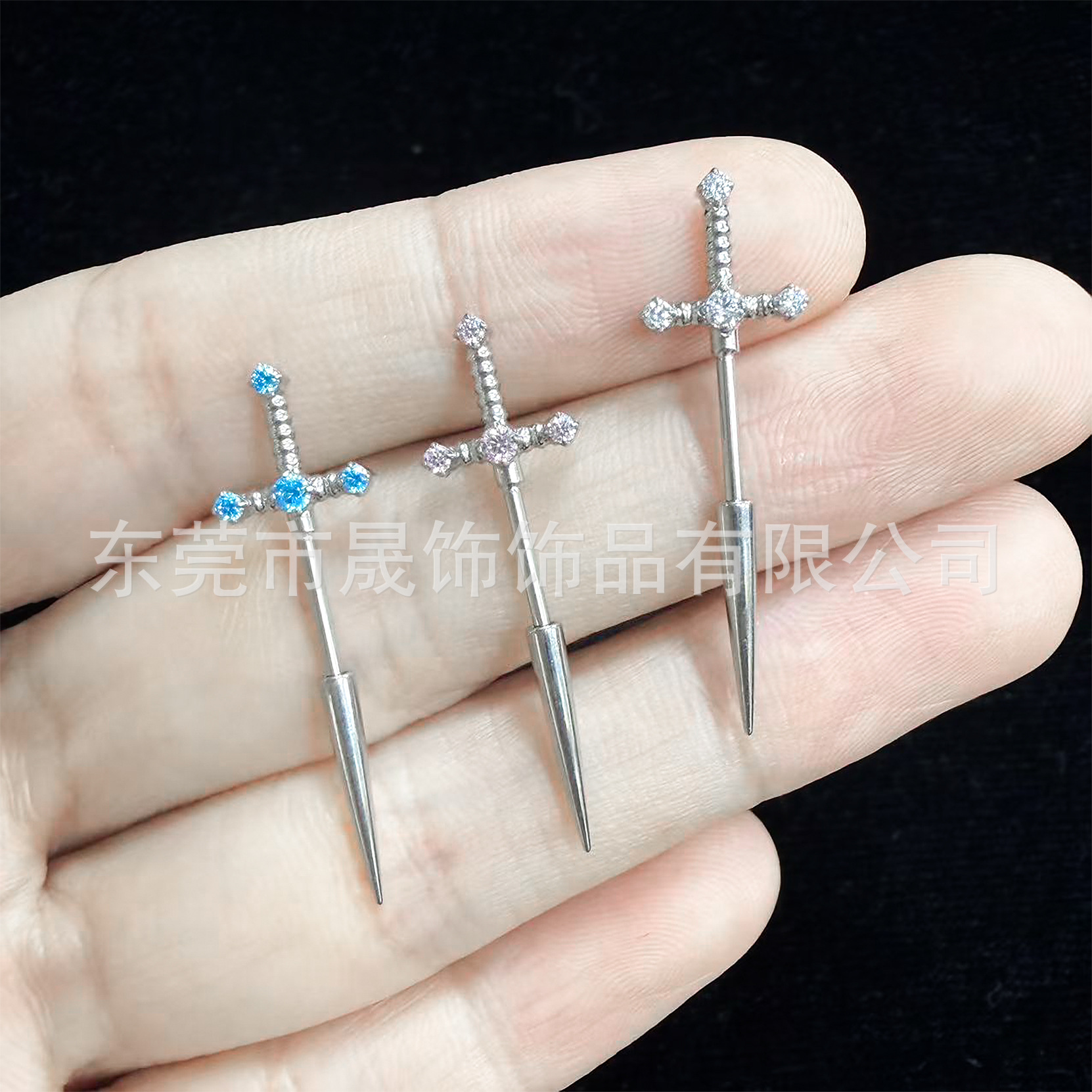 F136 Titanium Alloy 圣剑 Ear Stud Studded 5A Cubic Zirconia Tragus 钉恶魔钉G23 Titanium Internal Thread Piercing Jewelry